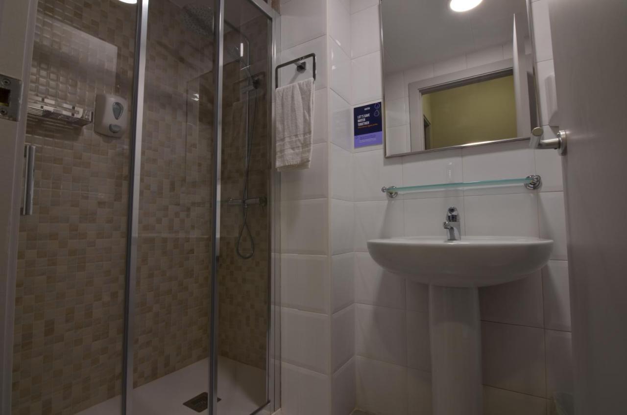 Hotel Blauet By Bossh Hotels เอลปรัตเดยูเบรกัต ภายนอก รูปภาพ