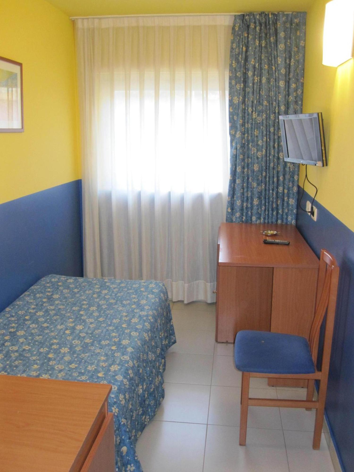 Hotel Blauet By Bossh Hotels เอลปรัตเดยูเบรกัต ภายนอก รูปภาพ